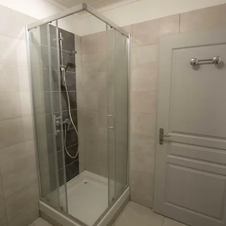 Les Bains 아파트